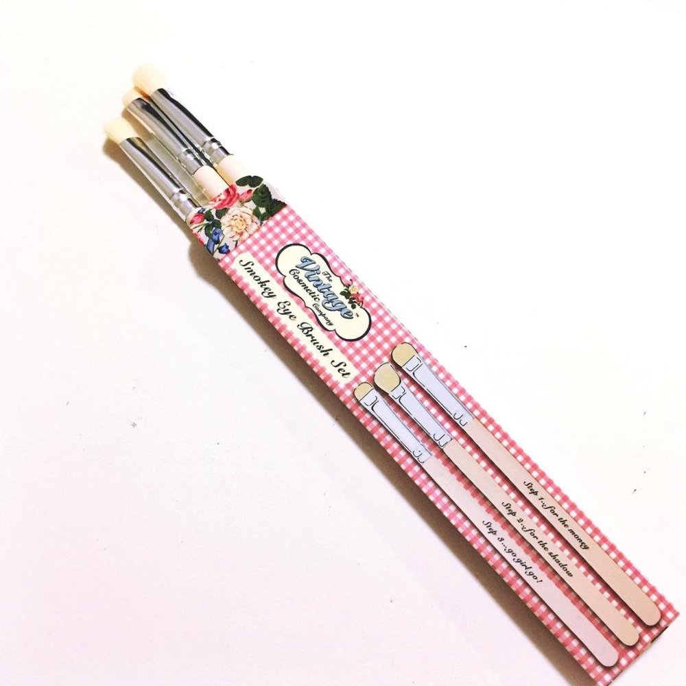 NEW The Vintage Cosmetic Company eye brush set